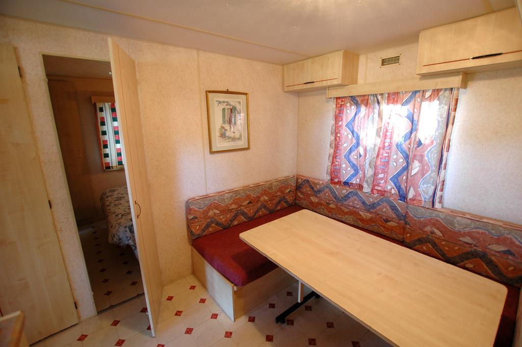 Camping Europa 2 Hotel Capoliveri  Kamer foto